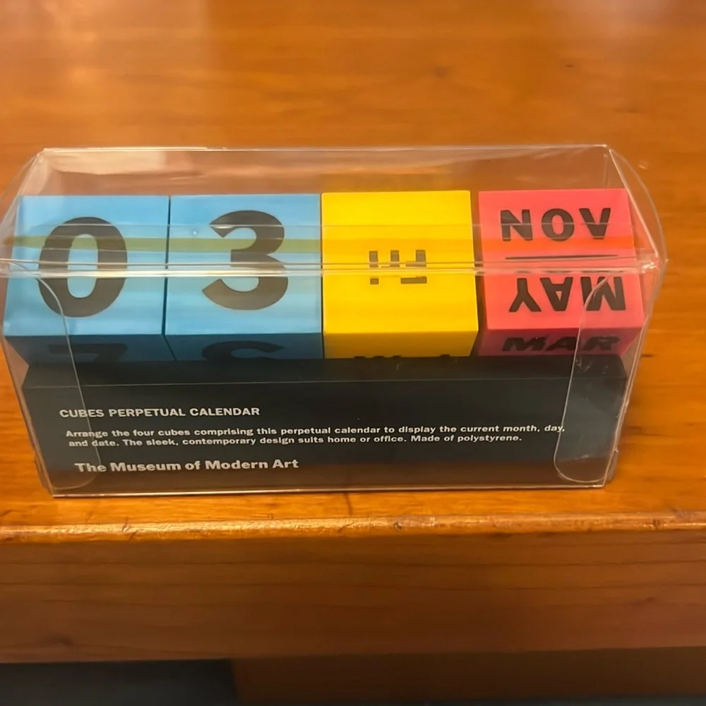 MoMA “cubes perpetual calendar” – multicolor blocks for day & month & year - NIB
